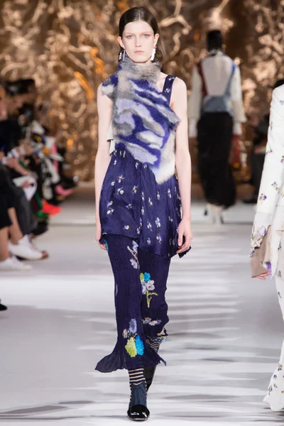 Look 30